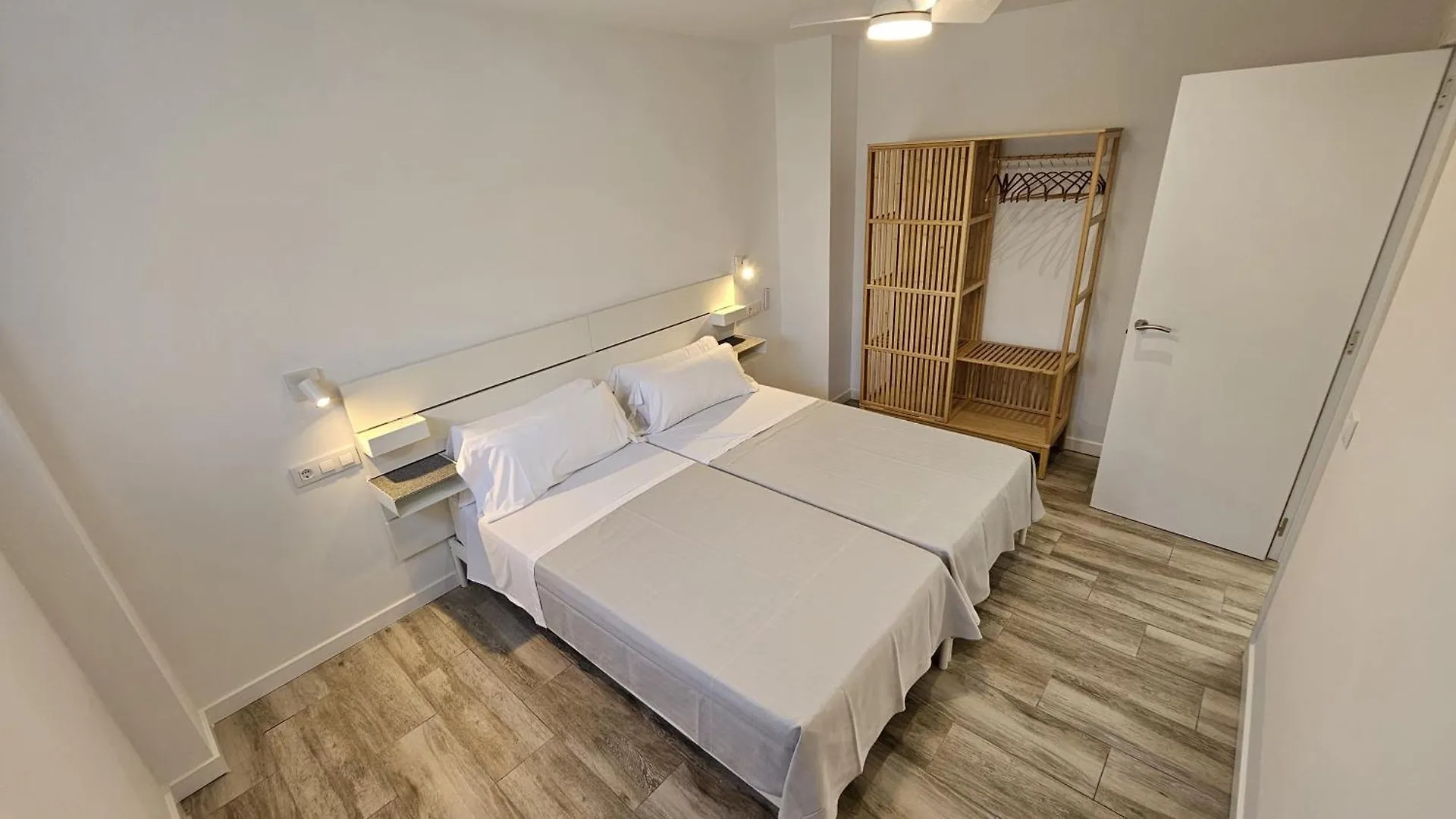 Apartamentos Ibiza Колонья Сант Джордин 0*,