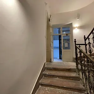 budapest-brill-apartments-paulay-i-2br-1lr.inbudapesthotels.com/